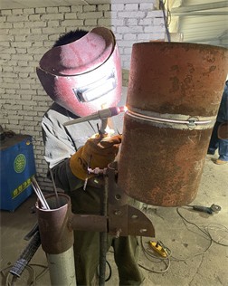 我校学员学习中(图1)